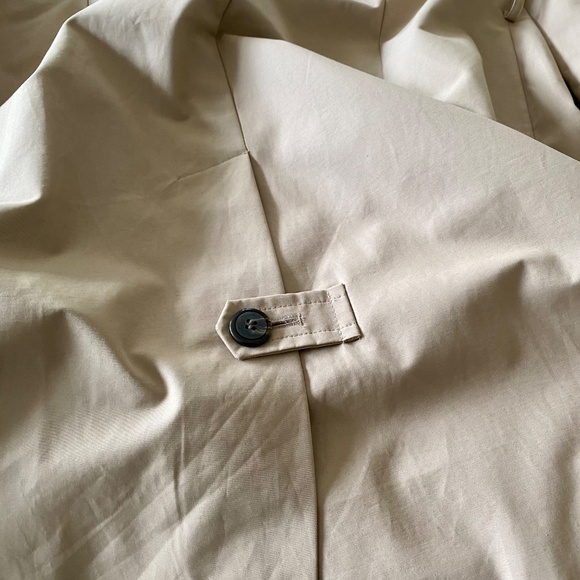 Ellen Tracy Raincoat - Size Large, EUC - Picture 4 of 12